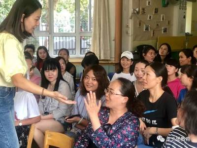 家園同心共筑，圓滿龍堡童年——龍之堡家庭教育成長(zhǎng)中心開學(xué)第一課暨班級(jí)家長(zhǎng)會(huì)圓滿舉行
